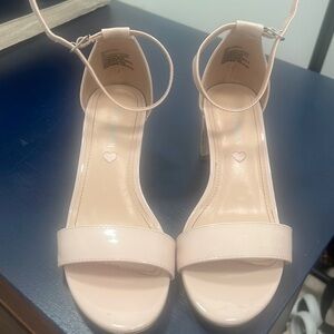 Steve Madden Girls Size 4 Nude patent leather heels